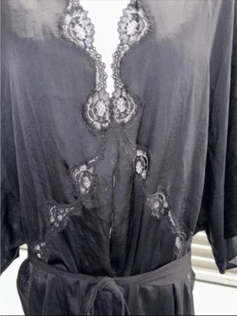 Victoria’s Secret Lace Trim Black Satin Kimono Tie Front Robe SZ.XS - Picture 5 of 10